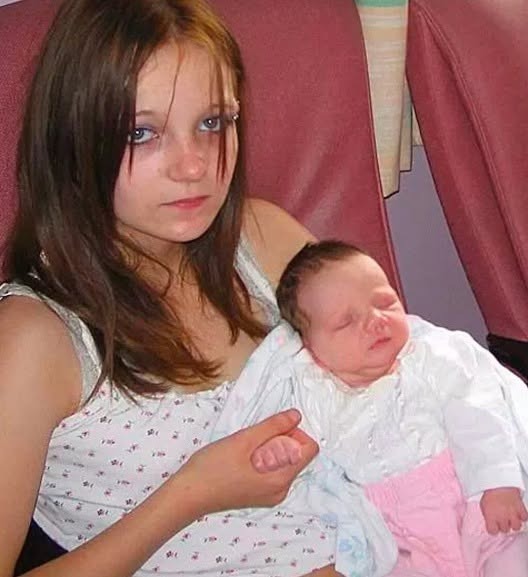 Она стала мамой в 12 лет: как она выглядит сейчас